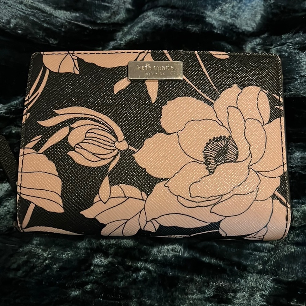 Kate Spade gardenia wallet